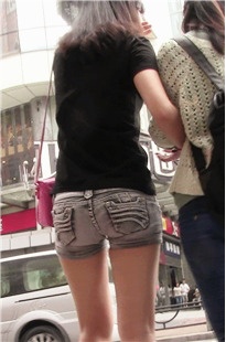 性感圆润翘臀紧身热裤美眉[247M/MTS]