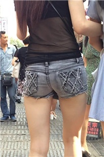 超极品超深沟大长腿美少女卖花第二季[1.08G/AVI]