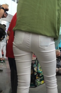 参观展会的白裤熟女[151M/MOV]