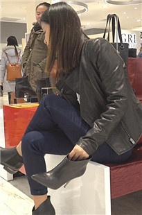 【4K画质】气质美女正在挑鞋[342M/MP4]