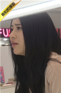 4K-试鞋的长发高跟美女[1.92G/MP4]