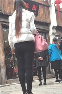 长发白色羽绒服打底裤美女[1.2G/MOV]