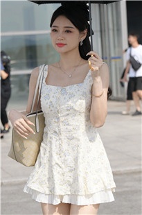 阳光下的美腿小仙女3A6500[1.81G]