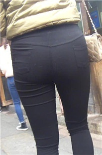 黑色大丰臀的极品美眉肉感十足风韵无比[388M/MP4]