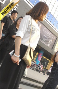 4K-高挑美女的脚丫当然是修长骨感啦[988M/MP4]