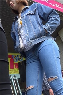 【街拍之魂作品】商场门前的紧身蓝牛大妹[MP4/1GB]