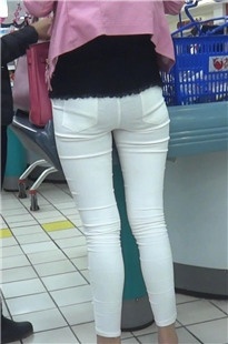 极品紧身白色铅笔裤性感小臀美眉[188M/MTS]