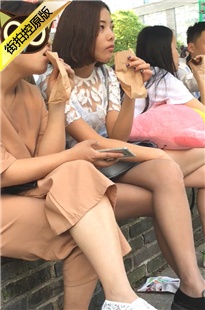 和朋友聊天的黑色包臀裙肉色SW妹子[375M/MOV]