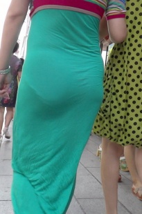 绿色长裙MM逛超市，内痕勒得很明显[556M/MTS]