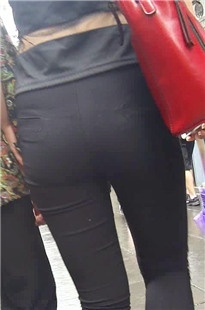 黑色小美臀小巧美眉[154M/MP4]