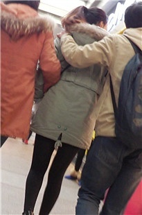 纤细大长腿曲线非常好[47M/AVI]