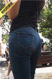 等人的蓝色牛仔裤饱满圆润翘臀女子[226M/MOV]